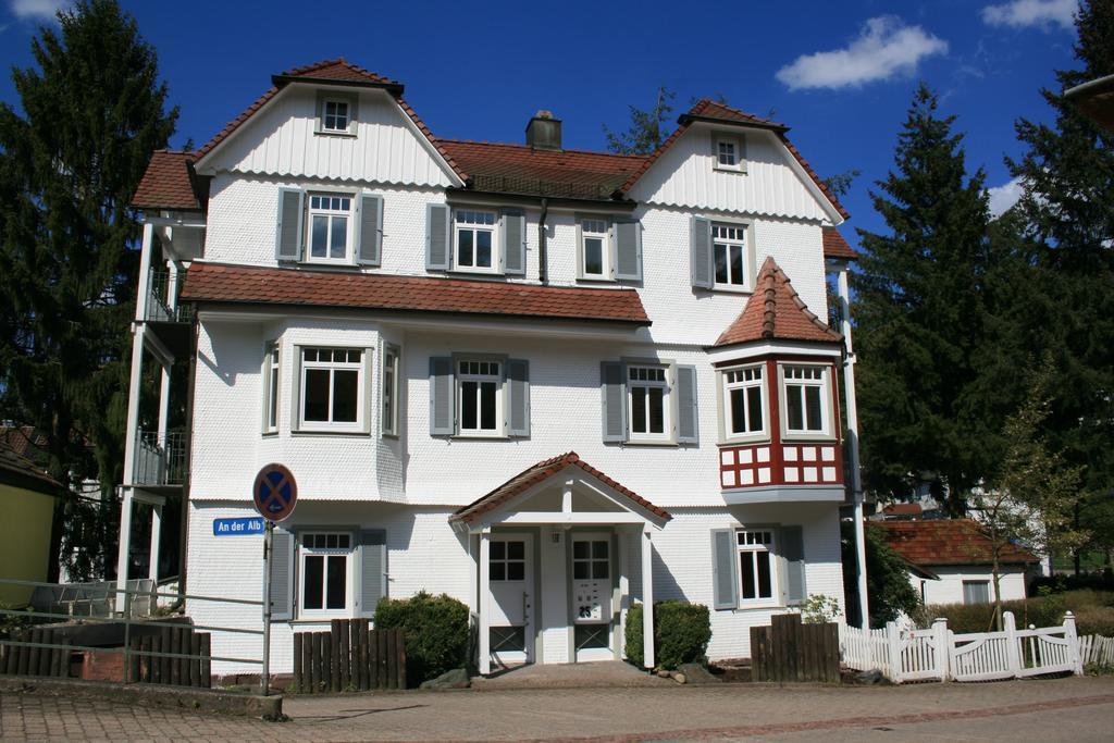 Gaestehaus Villa Lina Bad Herrenalb Exterior photo